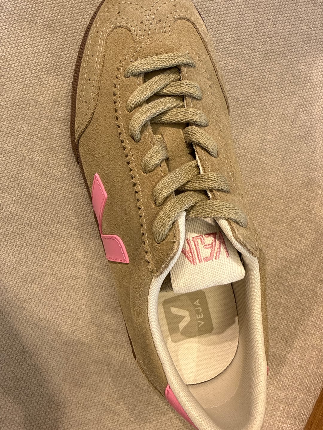 Customer photo review of סניקרס לנשים Volley Suede