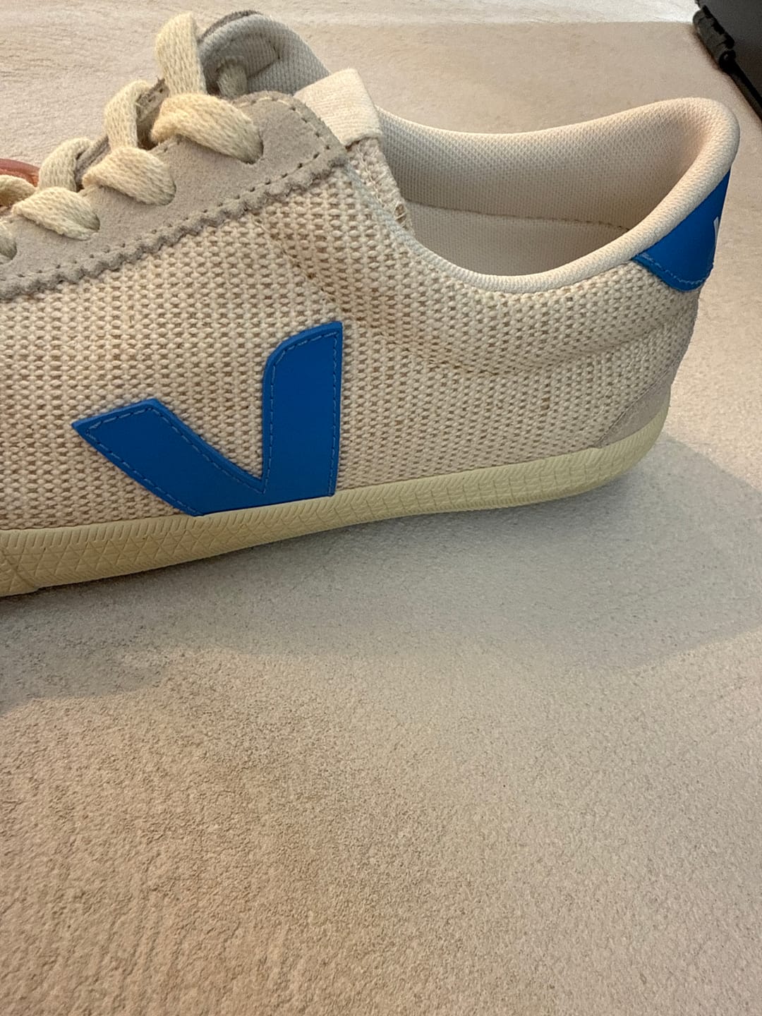 Customer photo review of סניקרס לנשים Volley J-Mest