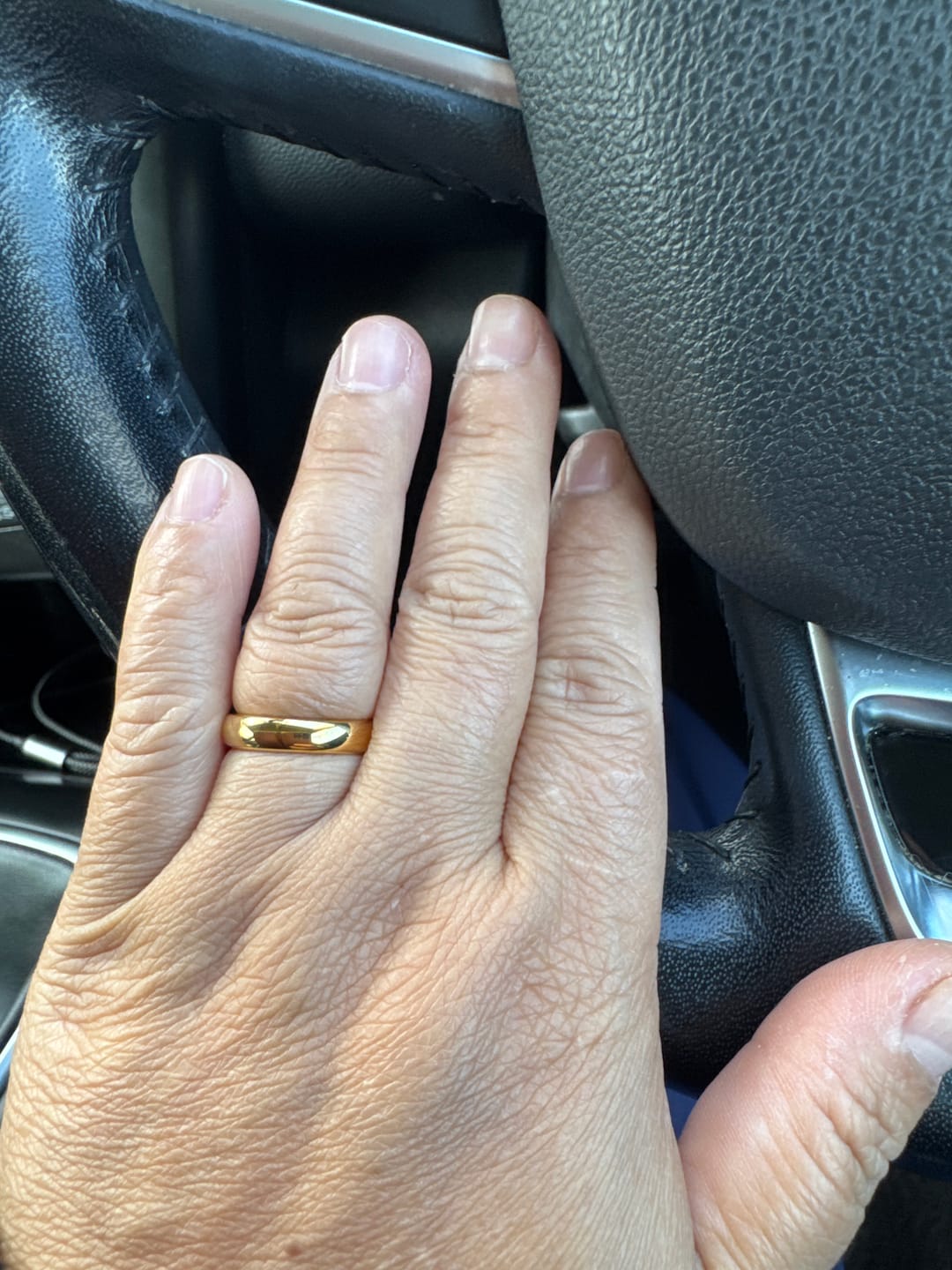 Customer photo review of Gold 4mm Wonder Ring