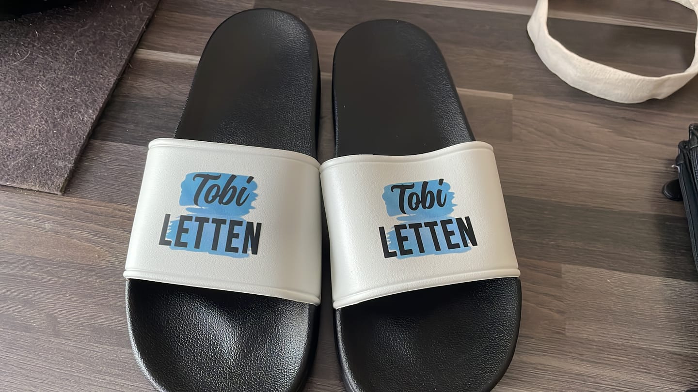 Customer photo review of Deine Letten - Personalisierte Badeschlappen mit Name