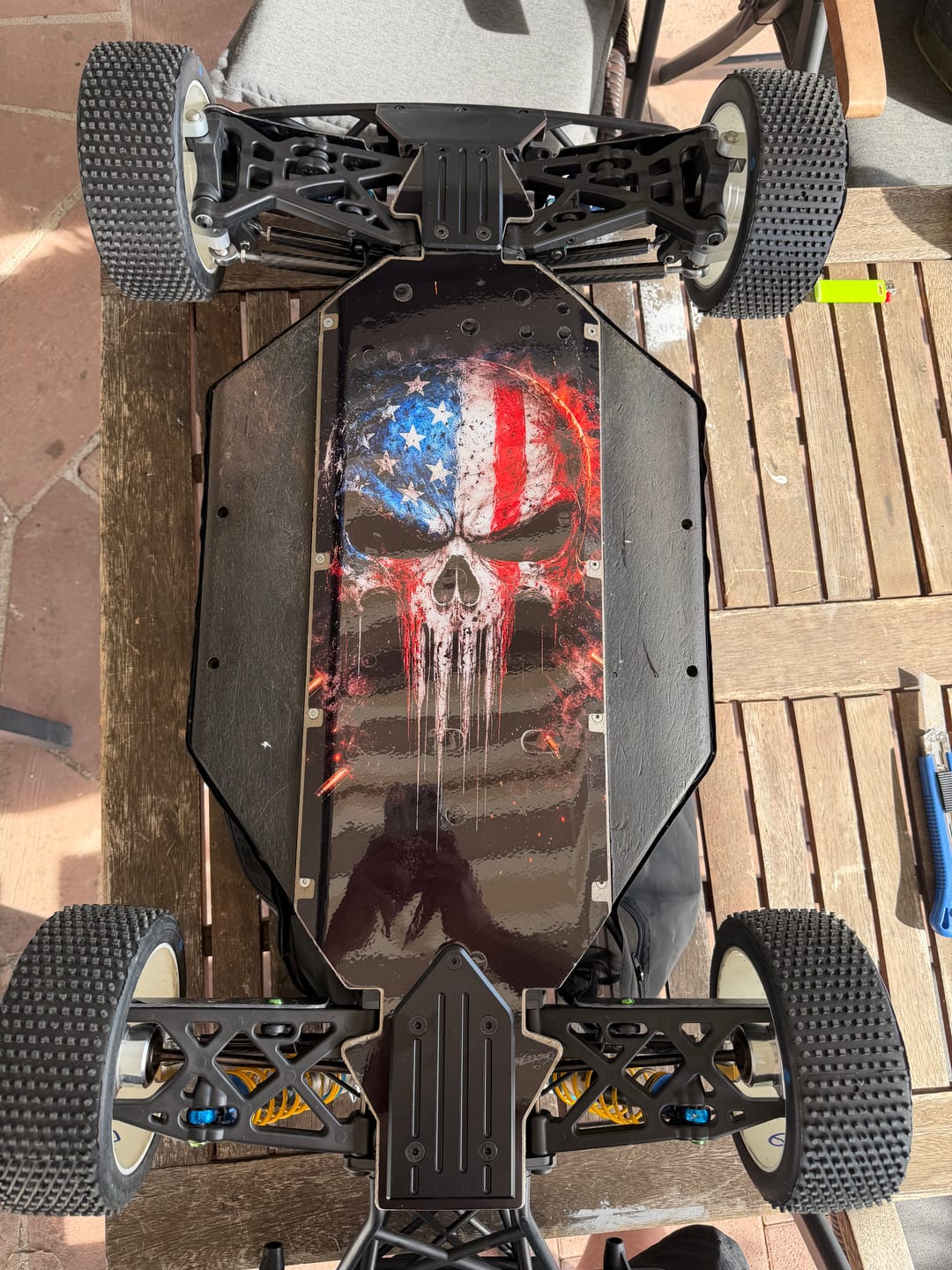 Customer photo review of 30DEGREE NORTH 5T / LOSI 5T 2.0 -  "VIGILANTE" chassis protector skin