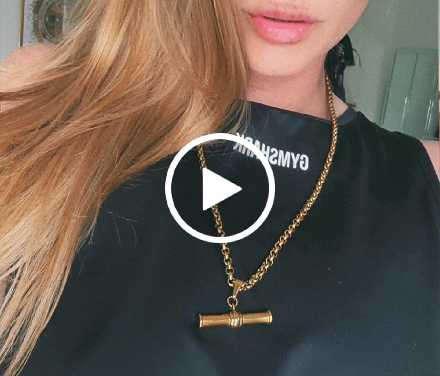 Customer video review of XL T-Bar Necklace