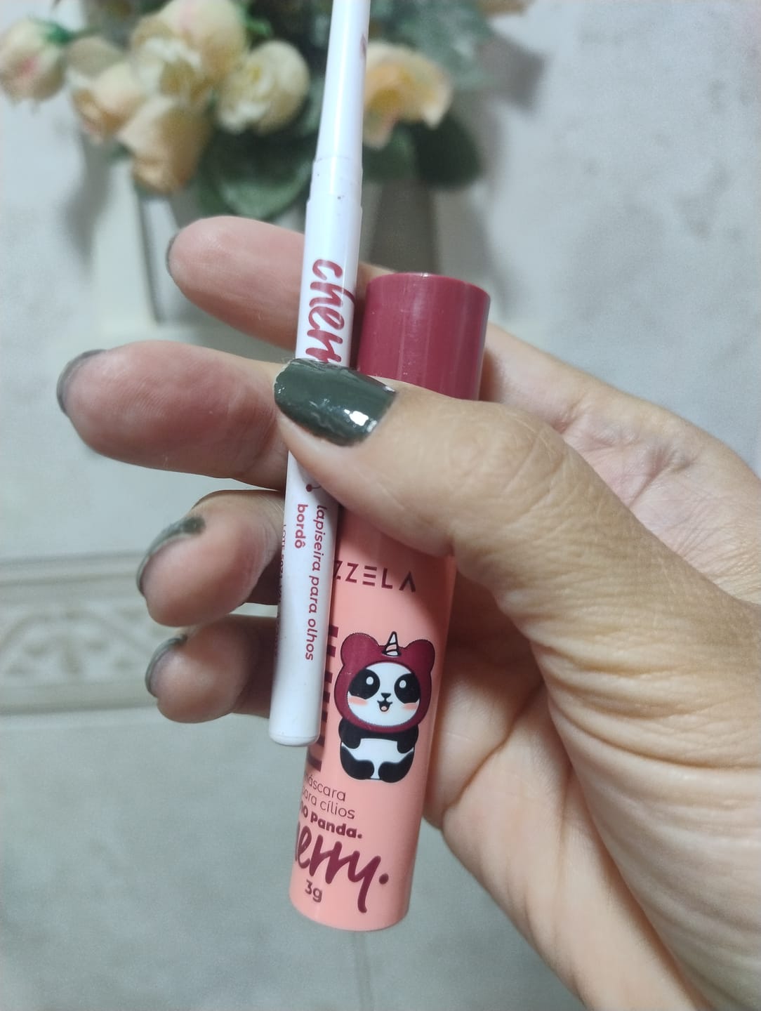 Customer photo review of Lapiseira para Olhos Bordô - Cherry - Vizzela
