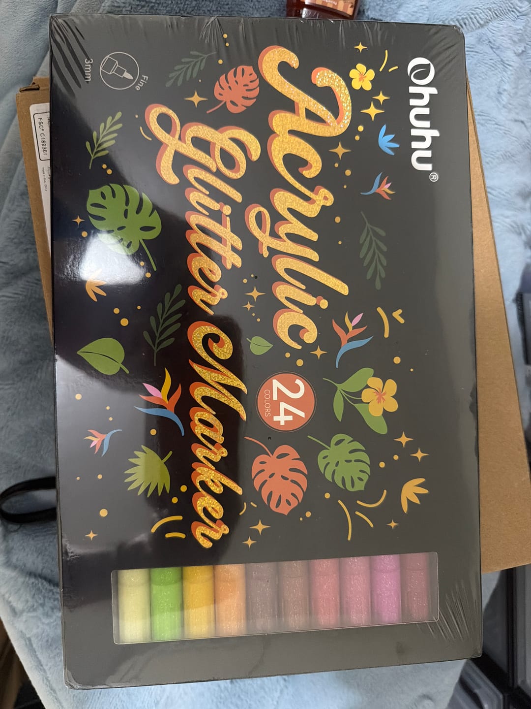 Customer photo review of Ohuhu Acrylic Metallic Glitter Markers, 24 Colors - 0.7mm & 3mm Tip Paint Pens