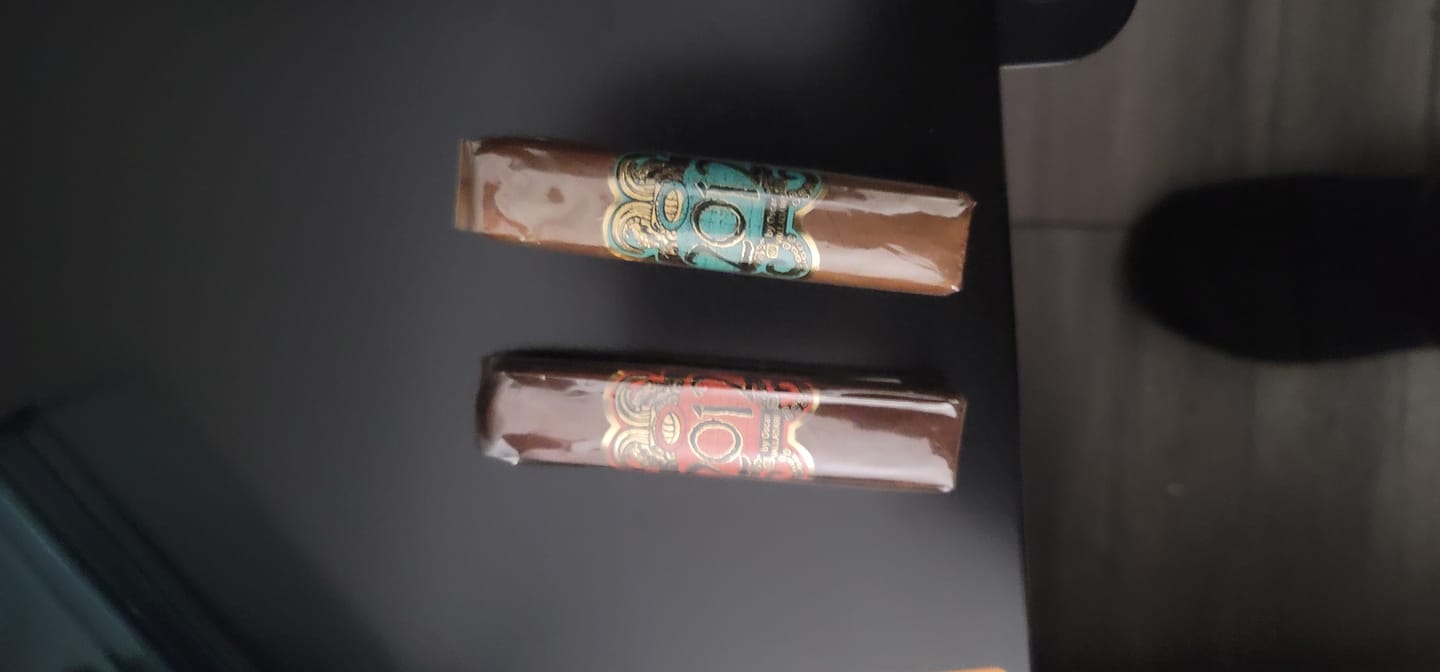 Customer photo review of Core Subscription Luxury Cigars Monthly