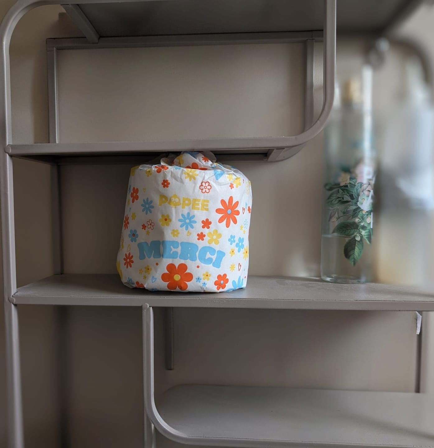 Customer photo review of Papier Toilette Édition DÉCO - 200 Feuilles / Rouleau, zéro plastique