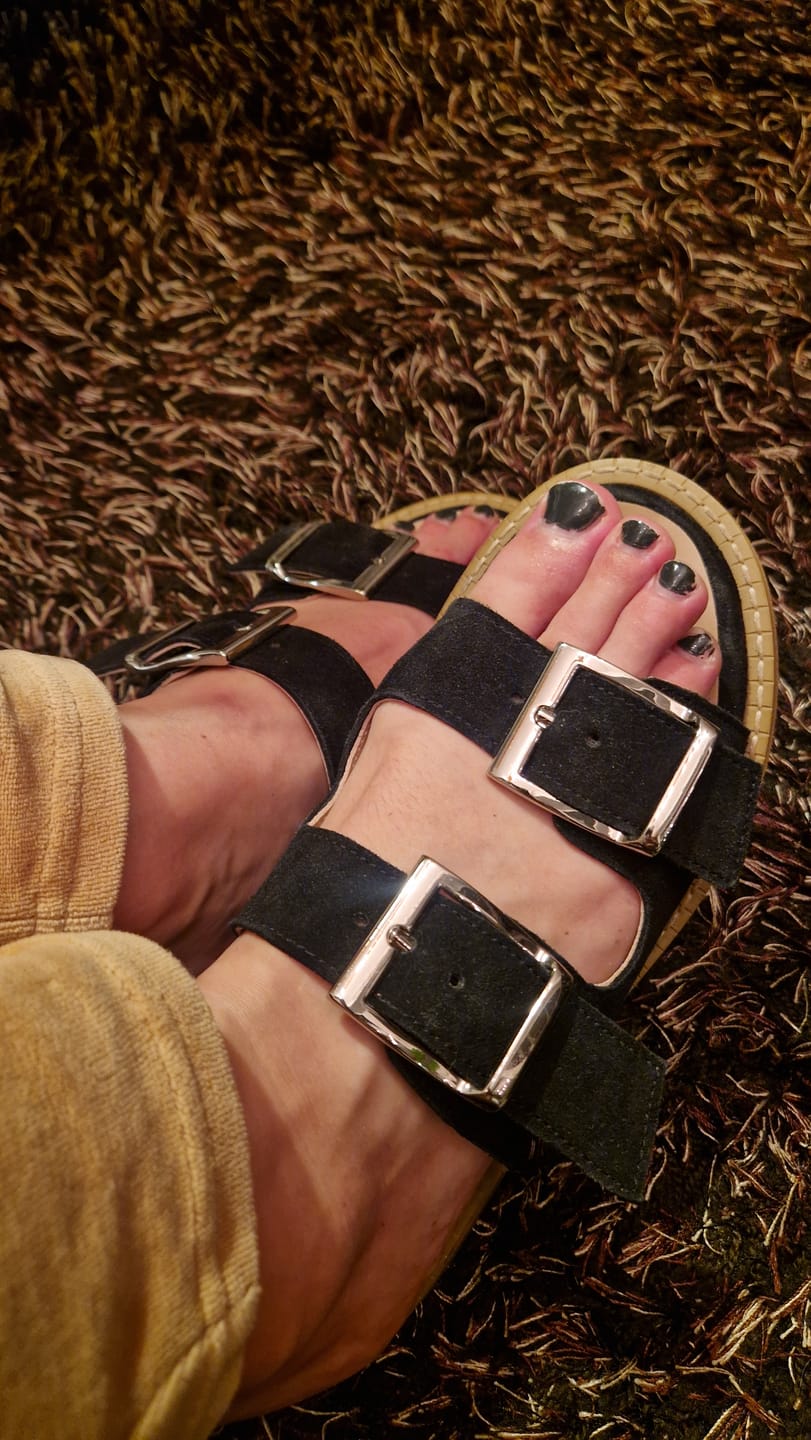 Customer photo review of "Soul sandals, Black"
