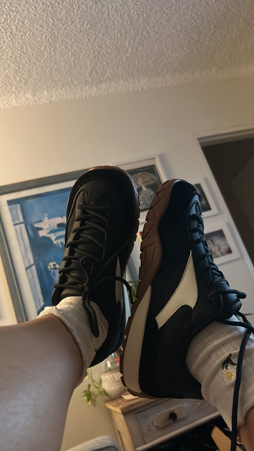 Customer photo review of Hollow - Wide Toe Sneakers