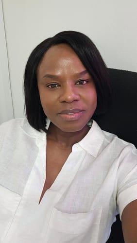 Customer photo review of Pre Cut Peruvian 5x5 Lace Wig Blunt Bob 8 Inch