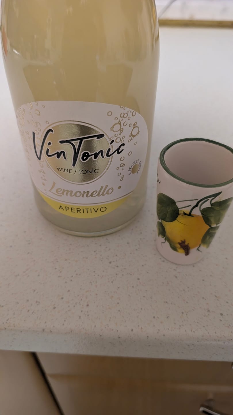 Customer photo review of VinTonic Lemonello | 6 x 0,75 L