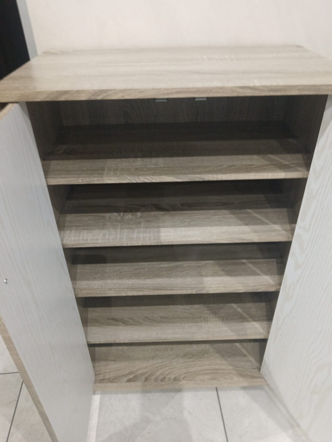 Customer photo review of Scarpiera Multiuso Rovere e Bianco Dimensioni 60 x 36 x 90 cm