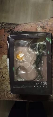 Customer photo review of 18cm Space Creature Action Figure High Quality Xenomorph Statue Model Doll