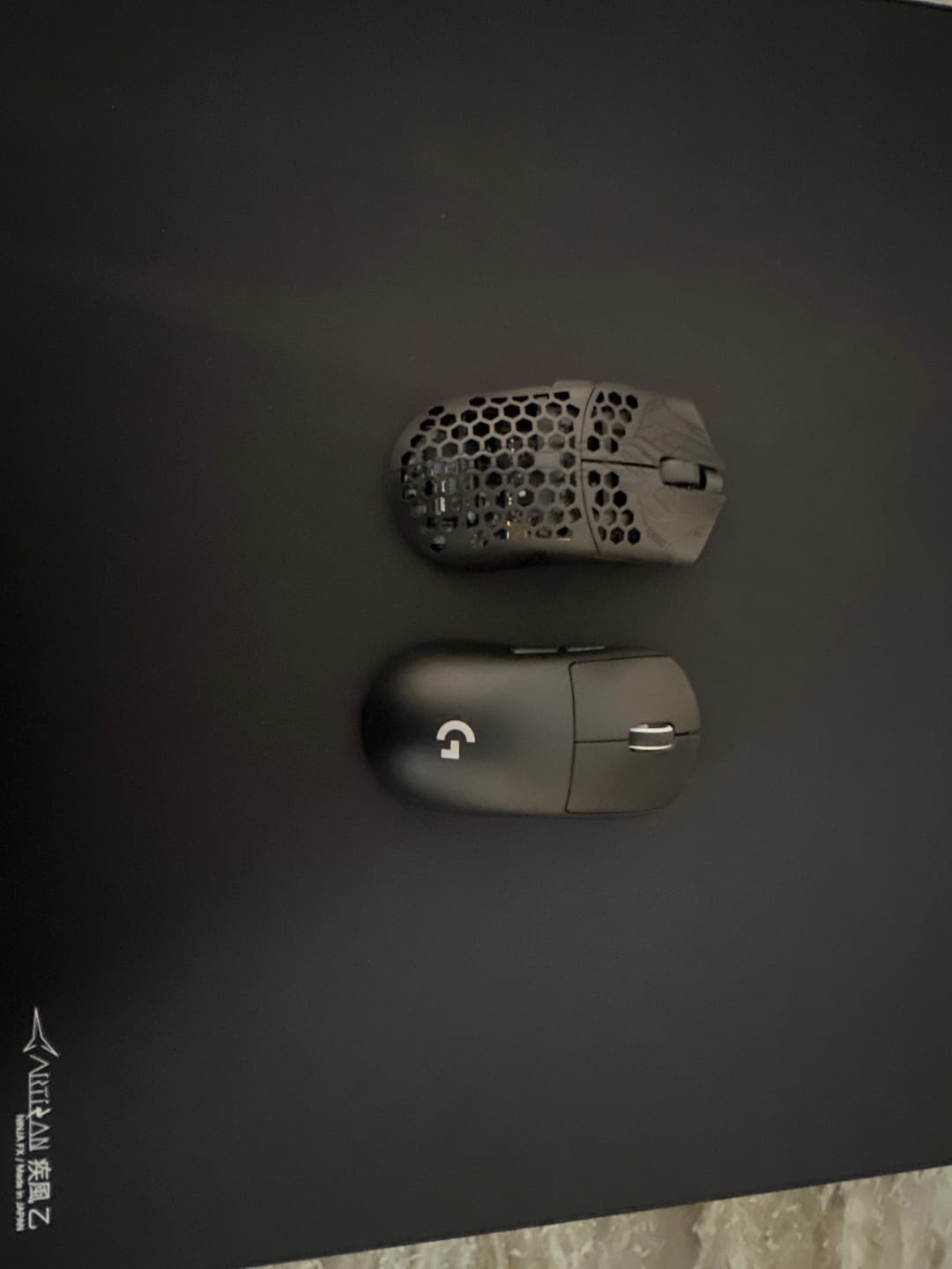Customer photo review of Finalmouse ULX Competition Karbon Fiber Wireless Mouse
