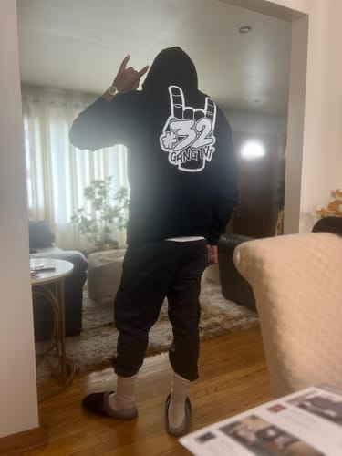 Customer photo review of 32 GANG HOODIE