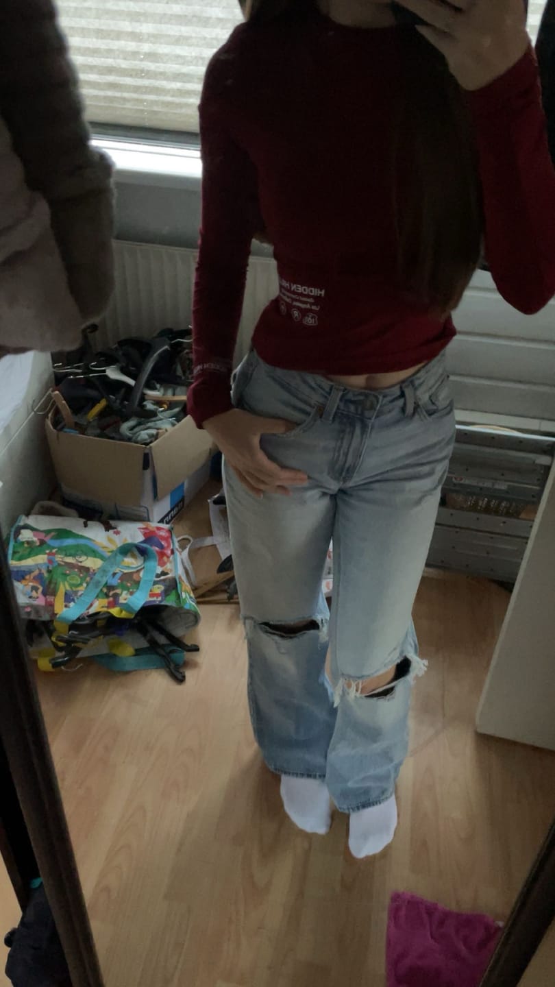 Customer photo review of LABEL LONGSLEEVE TOP BURGUNDY
