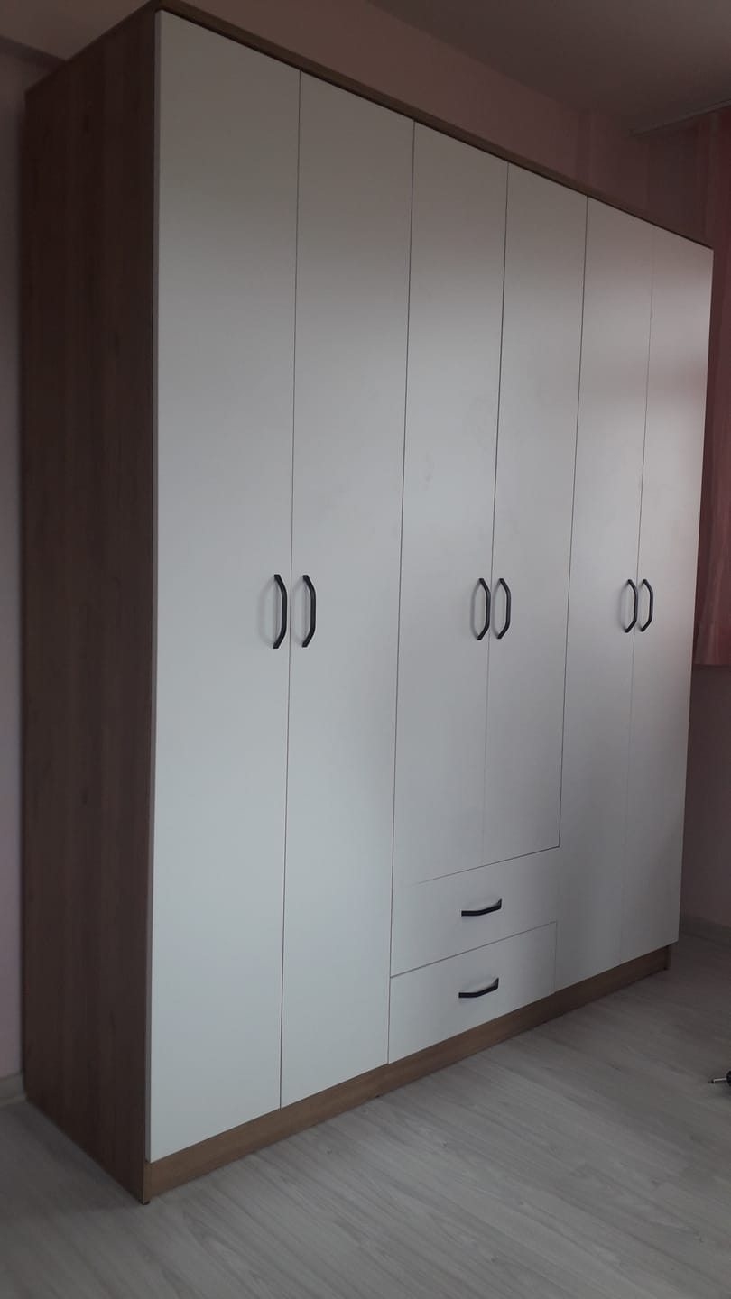 Customer photo review of Rani BA113 Geniş Gardırop Elbise Dolabı 6 Kapaklı 2 Çekmeceli 5 Raflı 3 Askılı Sepet Ceviz - Beyaz