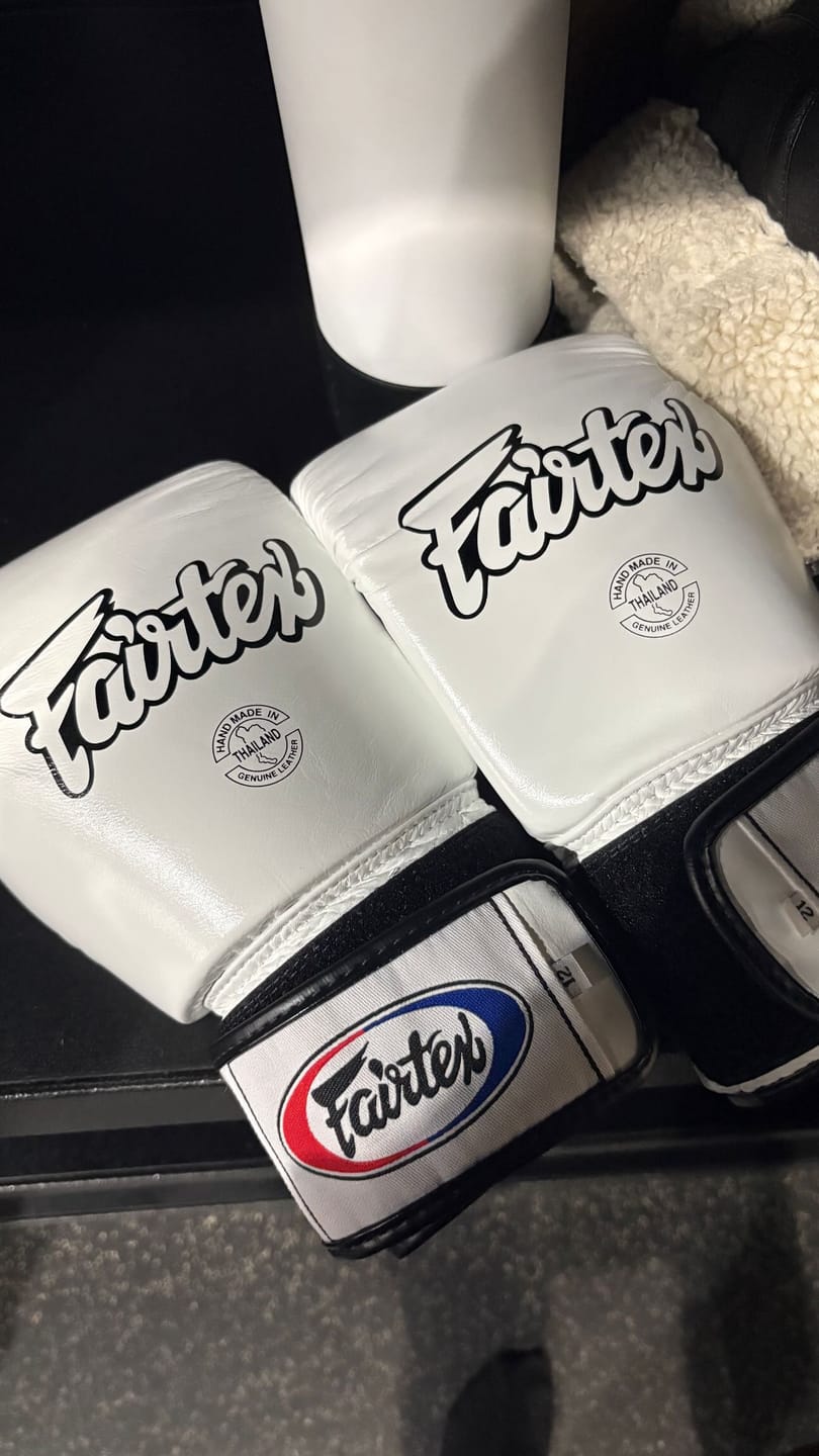 Customer photo review of FAIRTEX UNIVERSAL TIGHT-FIT BOXING GLOVES - BGV1