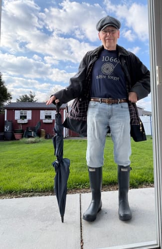 Customer photo review of Hastings 1066 Never Forget in Old English T-Shirt