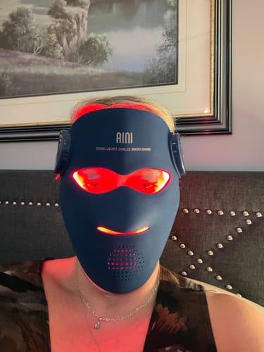 Customer photo review of INIA GLOW 4D 940nm Dual NIR Wireless LED Mask
