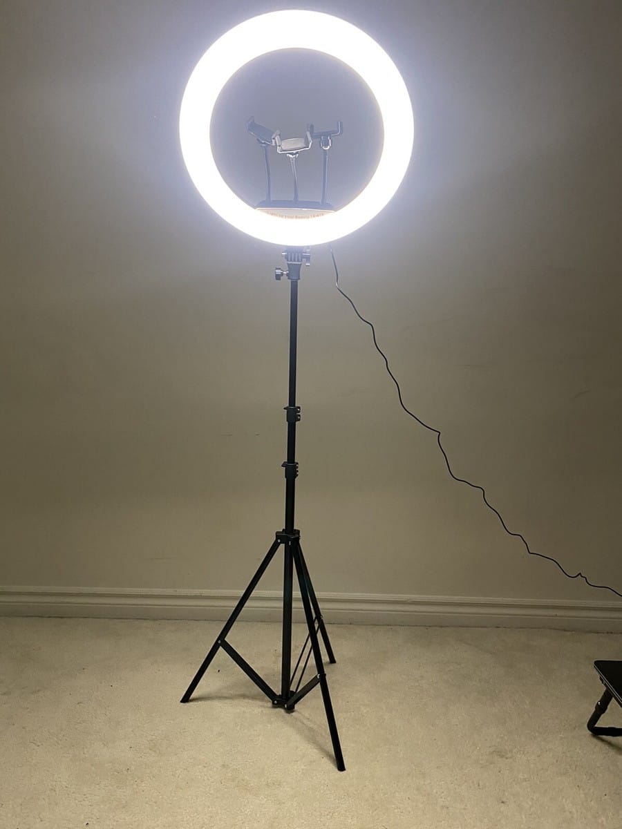 Customer photo review of RING LIGHT 18" – SVETLO KOJE MENJA SVE!