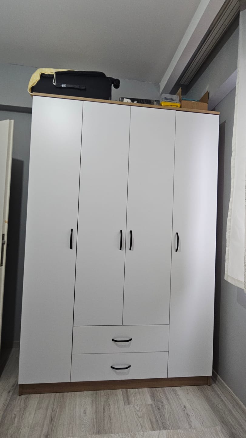 Customer photo review of Rani BA112 Geniş Gardırop Elbise Dolabı 4 Kapaklı 2 Çekmeceli 13 Raflı 1 Askılı Sepet Ceviz - Beyaz