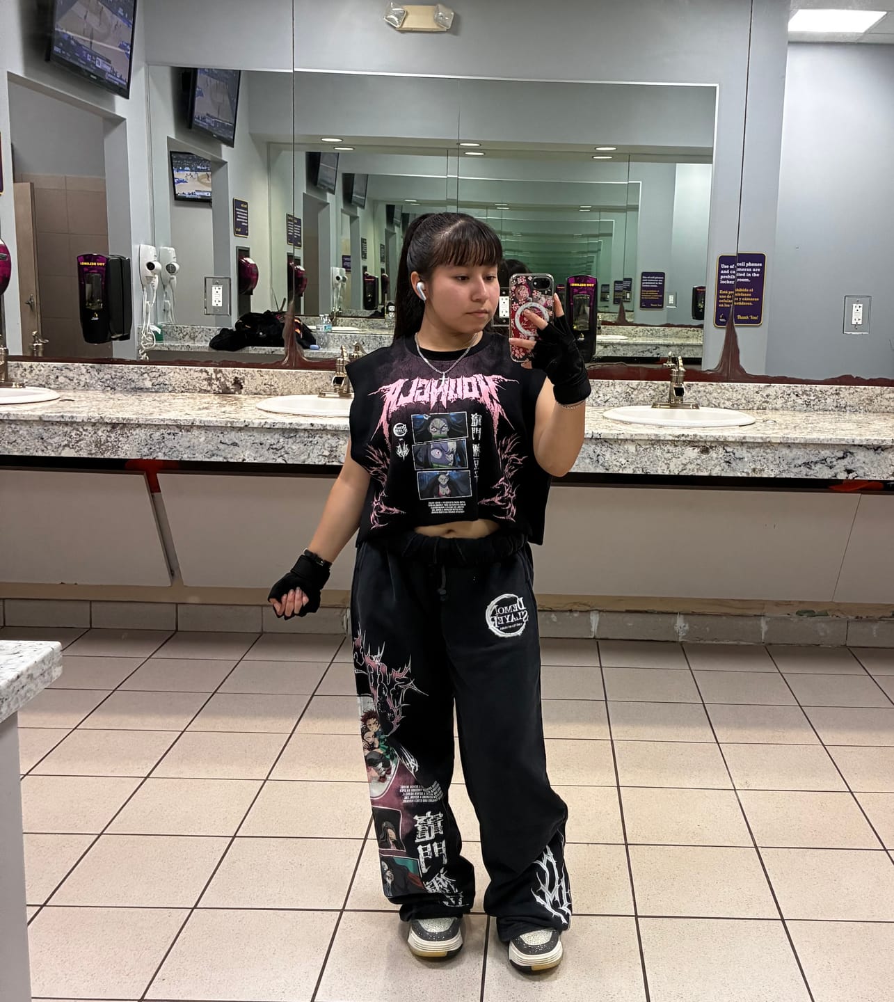 Customer photo review of 4297 - Demon Slayer: Kimetsu no Yaiba - Anime Tees