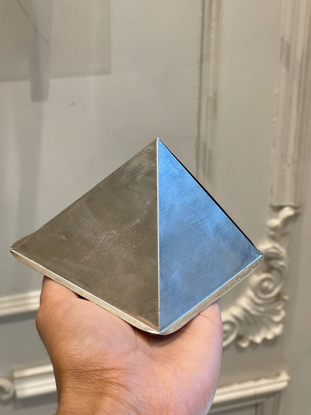 Customer photo review of Tri-Dhatu Hollow Vastu Pyramid – Alloy Metal Vastu Remedy for Protection & Prosperity | Ideal for Home, Office & Spiritual Areas | 4 cm | 120 g