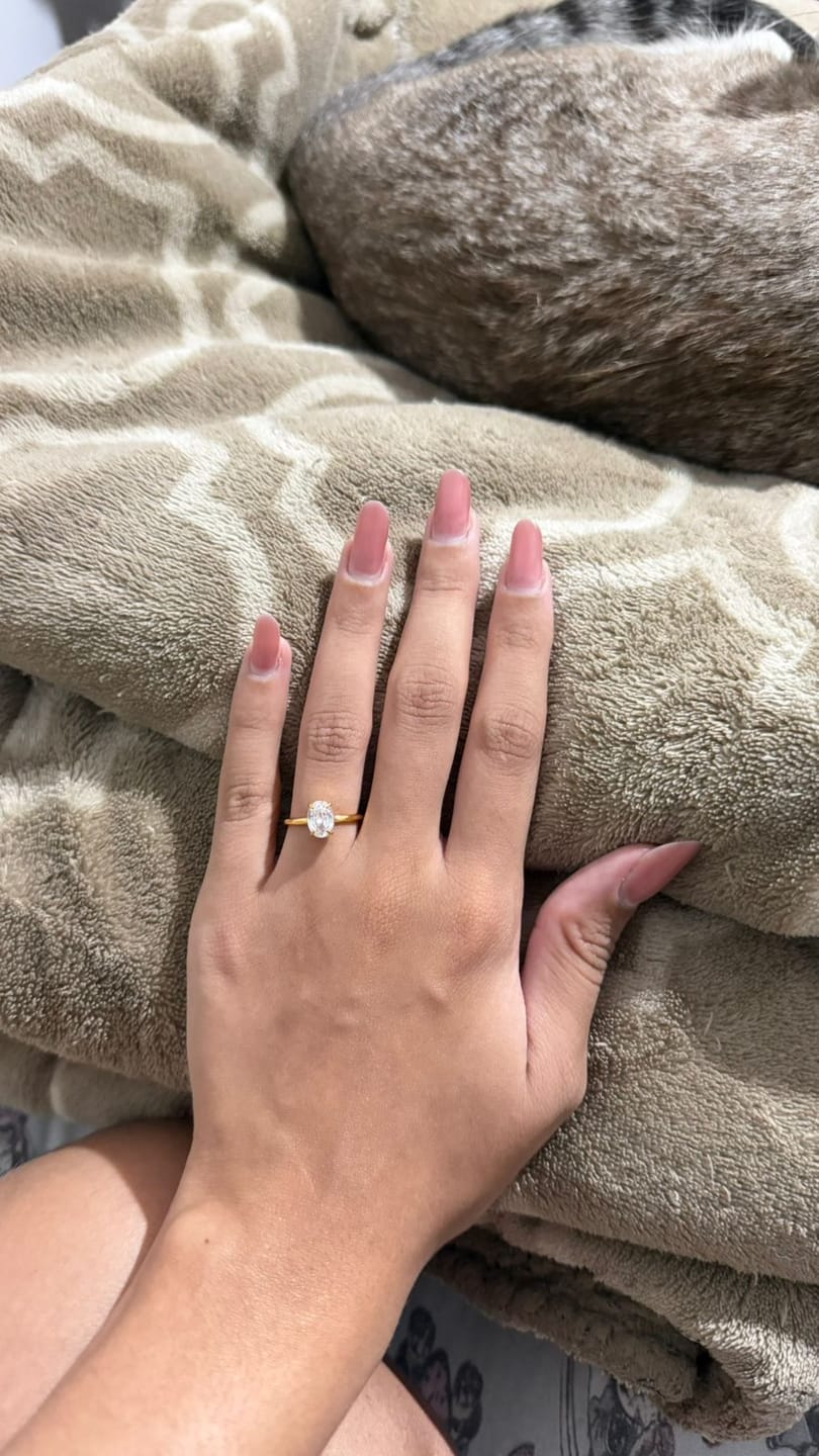 Customer photo review of Anel Solitário Lumière Banhado em Ouro 18k