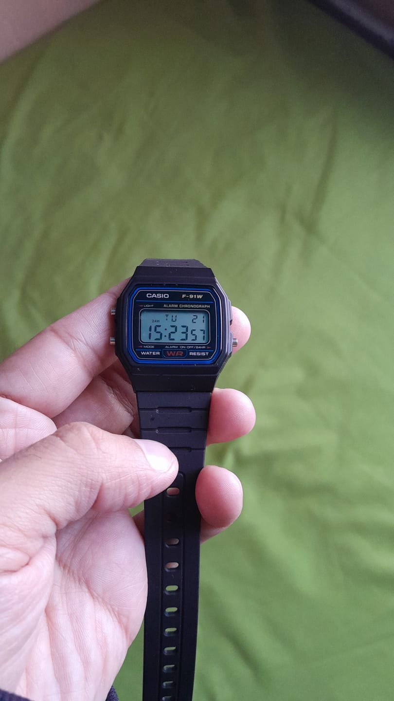 Customer photo review of Reloj Casio Vintage F-91W-1DG Clásico Líneas Azules