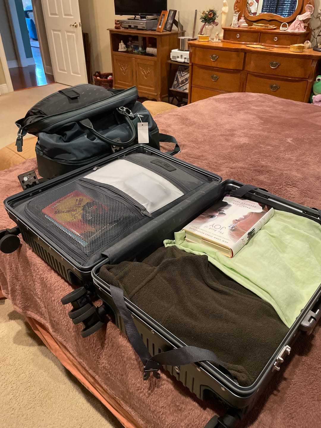 Customer photo review of Check-In: All-In-One 28"
