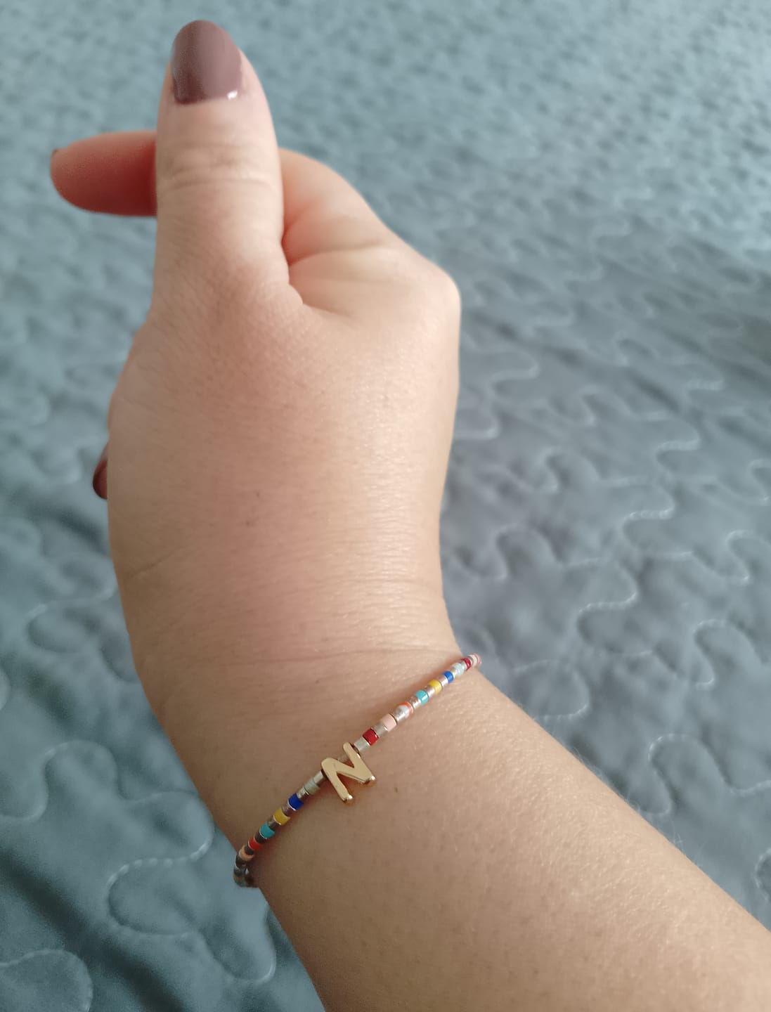 Customer photo review of Pulsera Chaquiras Rainbow Con Inicial