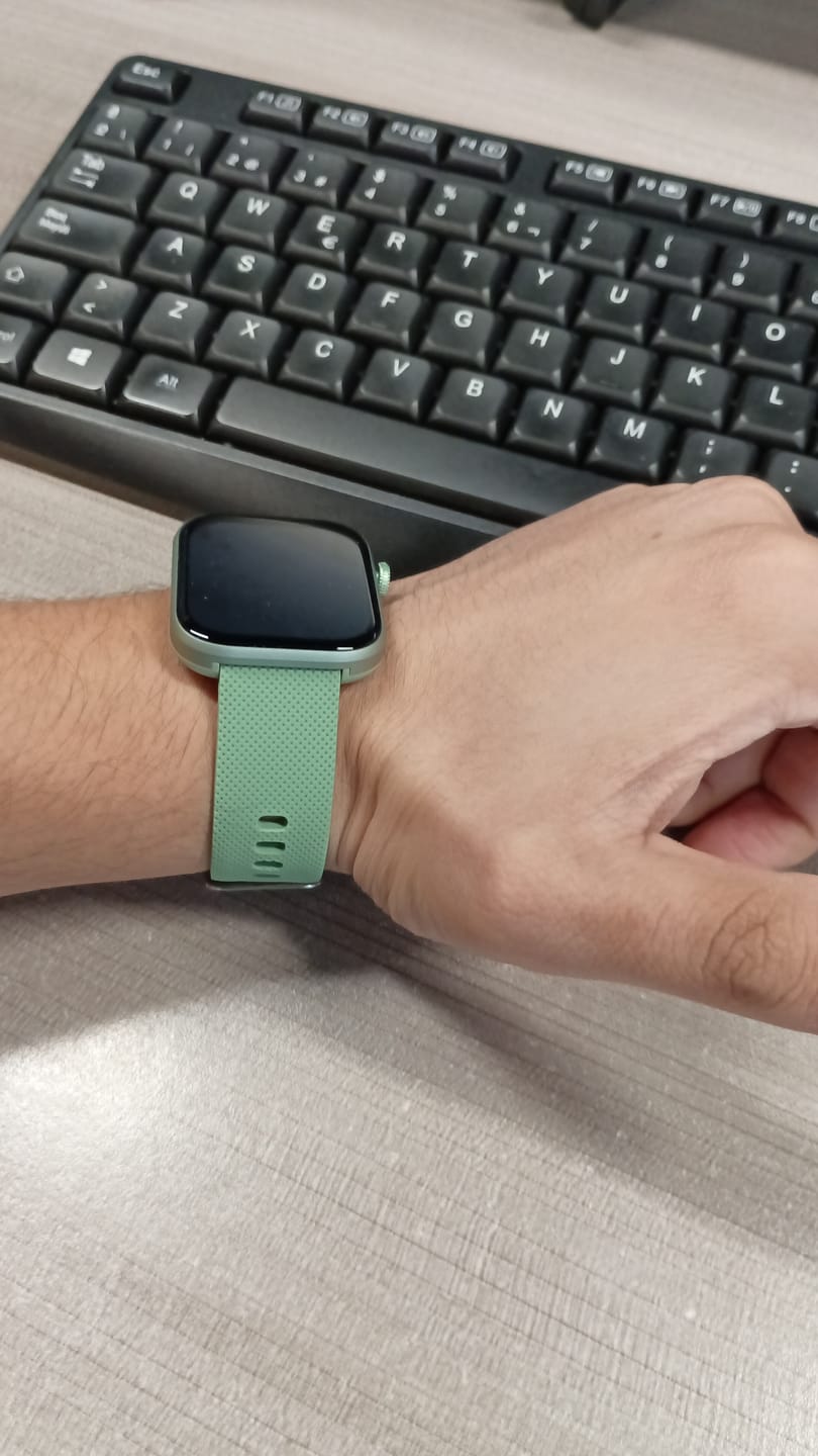 Customer photo review of Smartwatch Reloj Kronos Solaris STF Pantalla Amoled 1.85"Resistencia al agua IP67 Verde