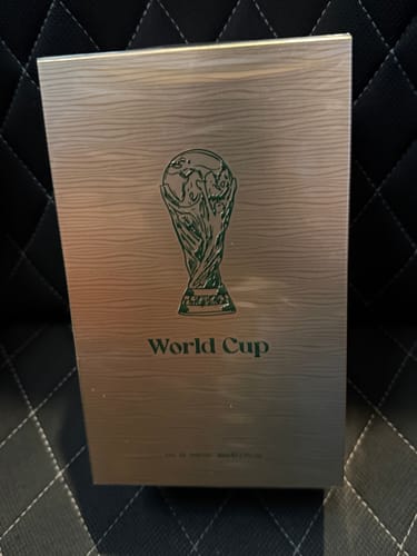 Reseña con foto de un cliente sobre Perfume Unisex Zakat World Cup 80ML EDP