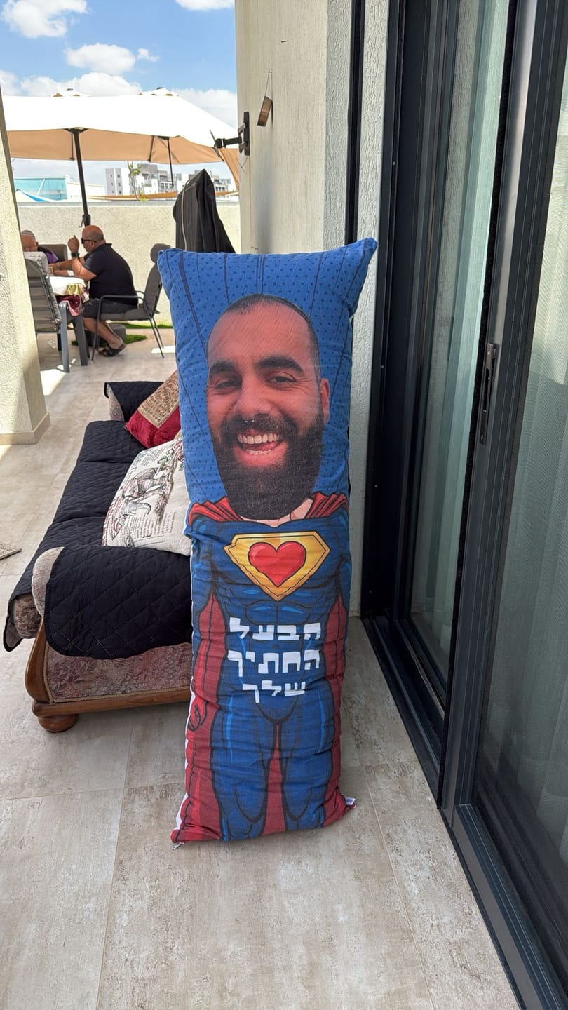 Customer photo review of כרית גוף בעיצוב אישי הגבר שלך מתנה מקורית לוולנטיין