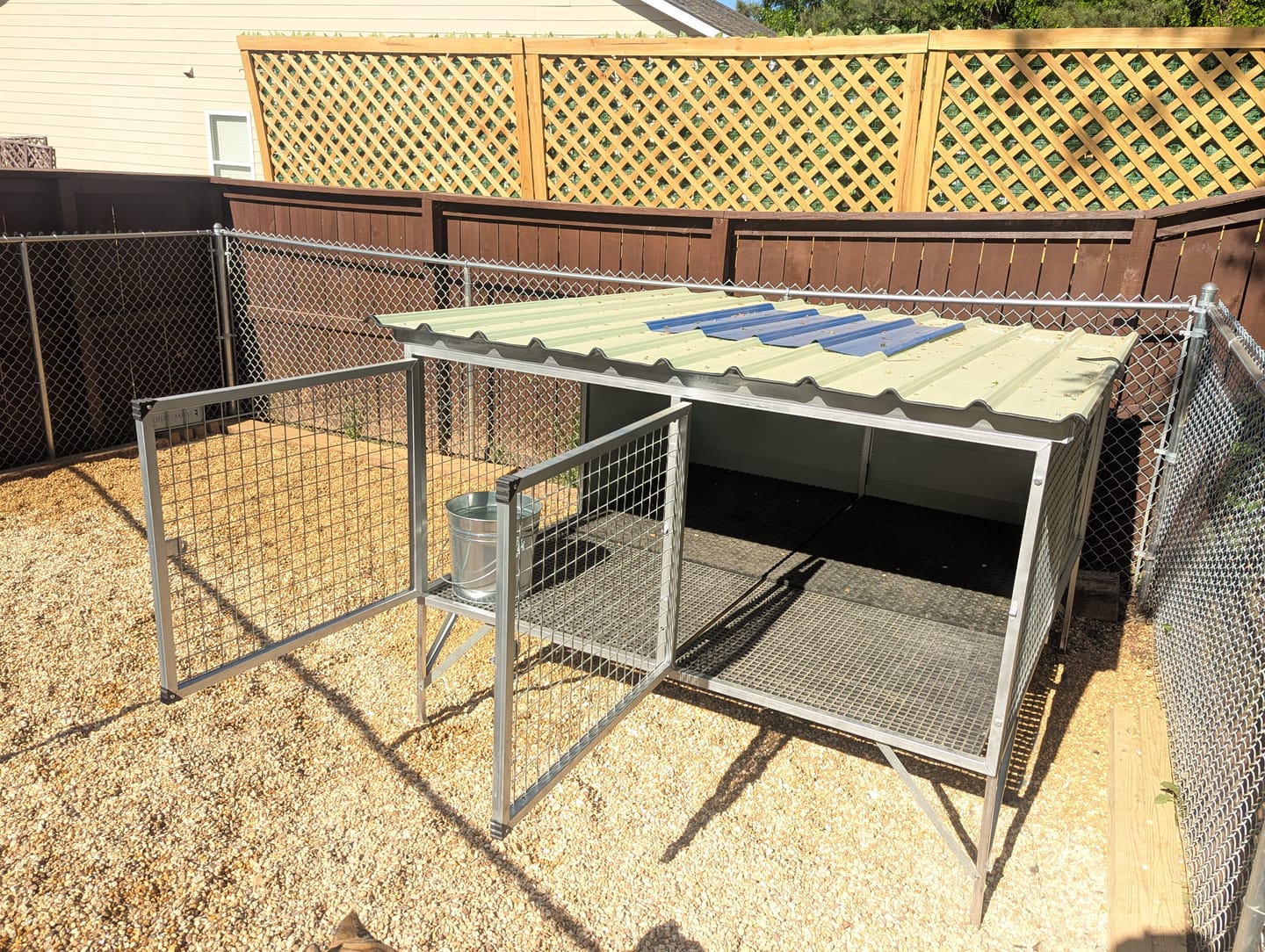 Customer photo review of Raised Safety Kennel