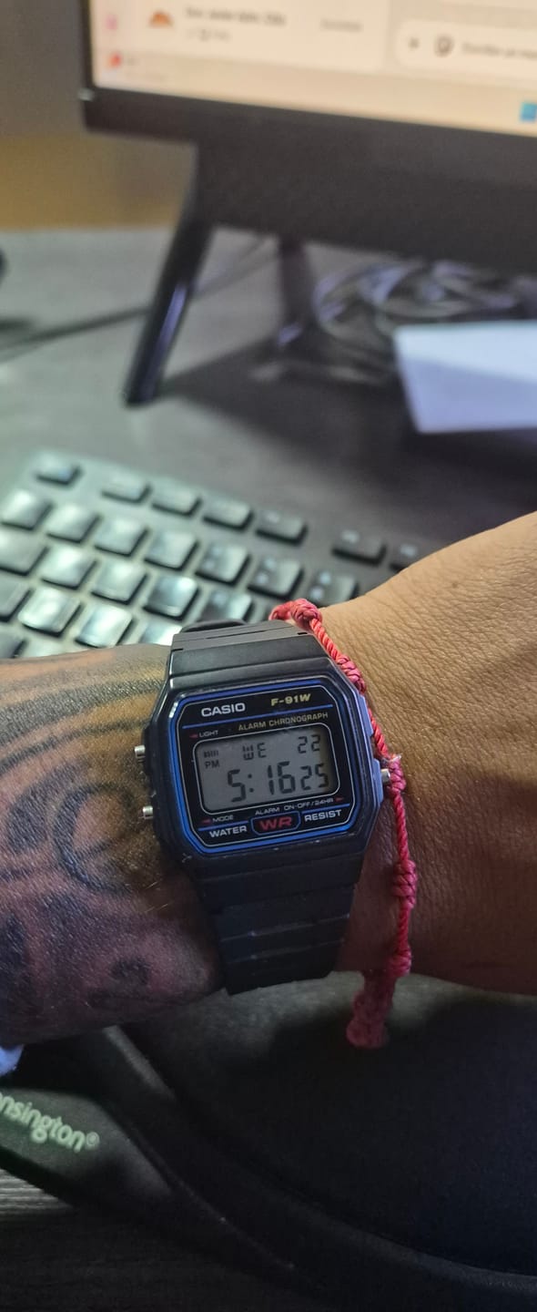Customer photo review of Reloj Casio Vintage F-91W-1DG Clásico Líneas Azules