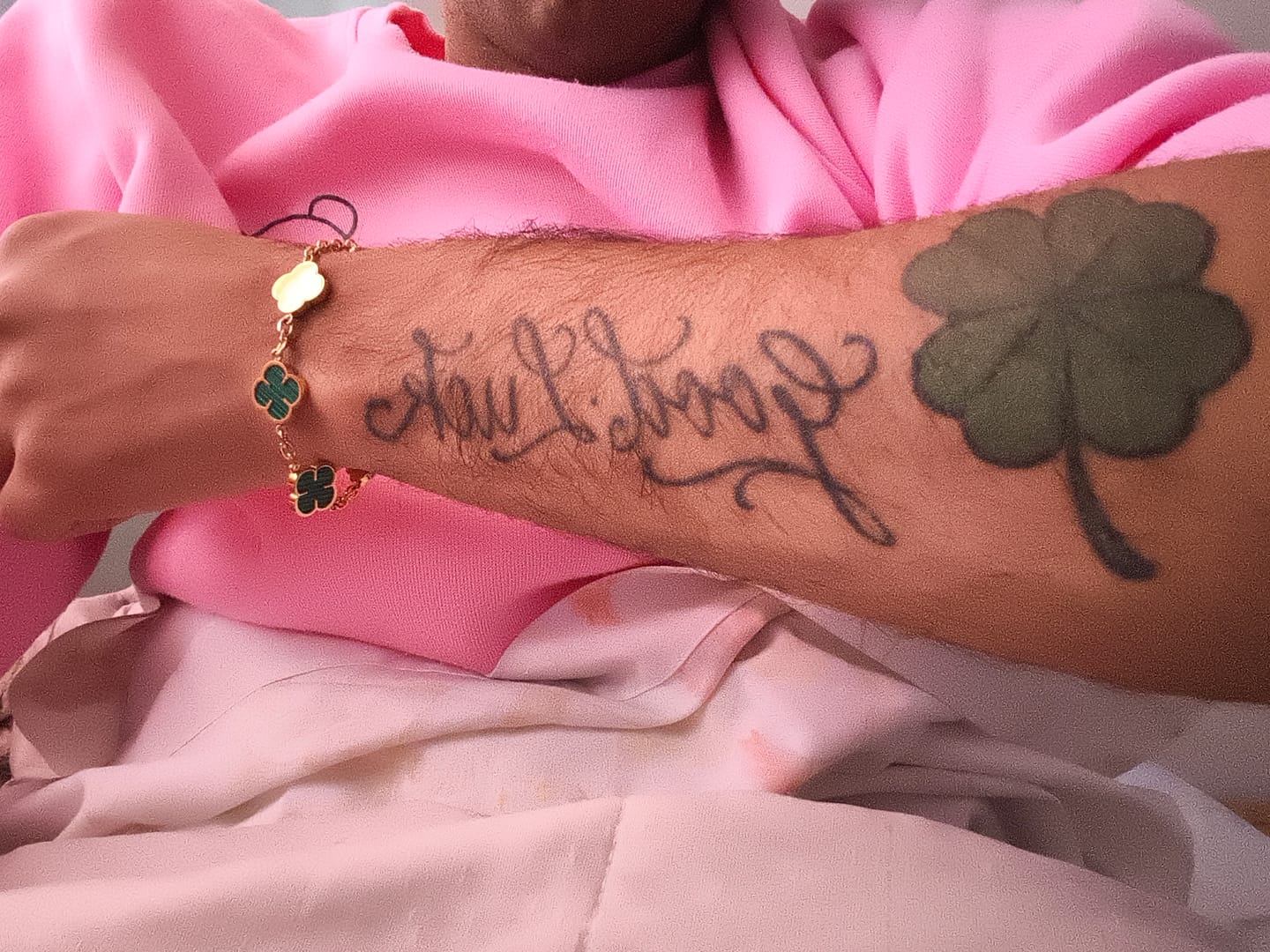 Customer photo review of Pulsera Green Clover Oro