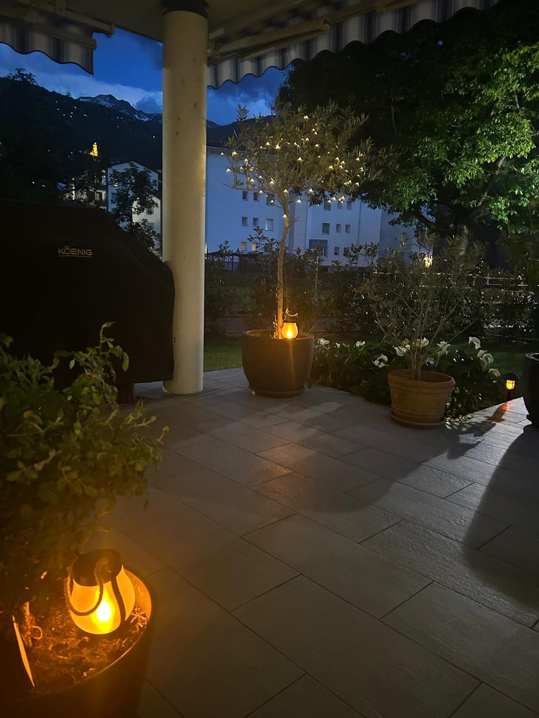 Customer photo review of Lanterne Solaire FlameLight – Ambiance chaleureuse au jardin