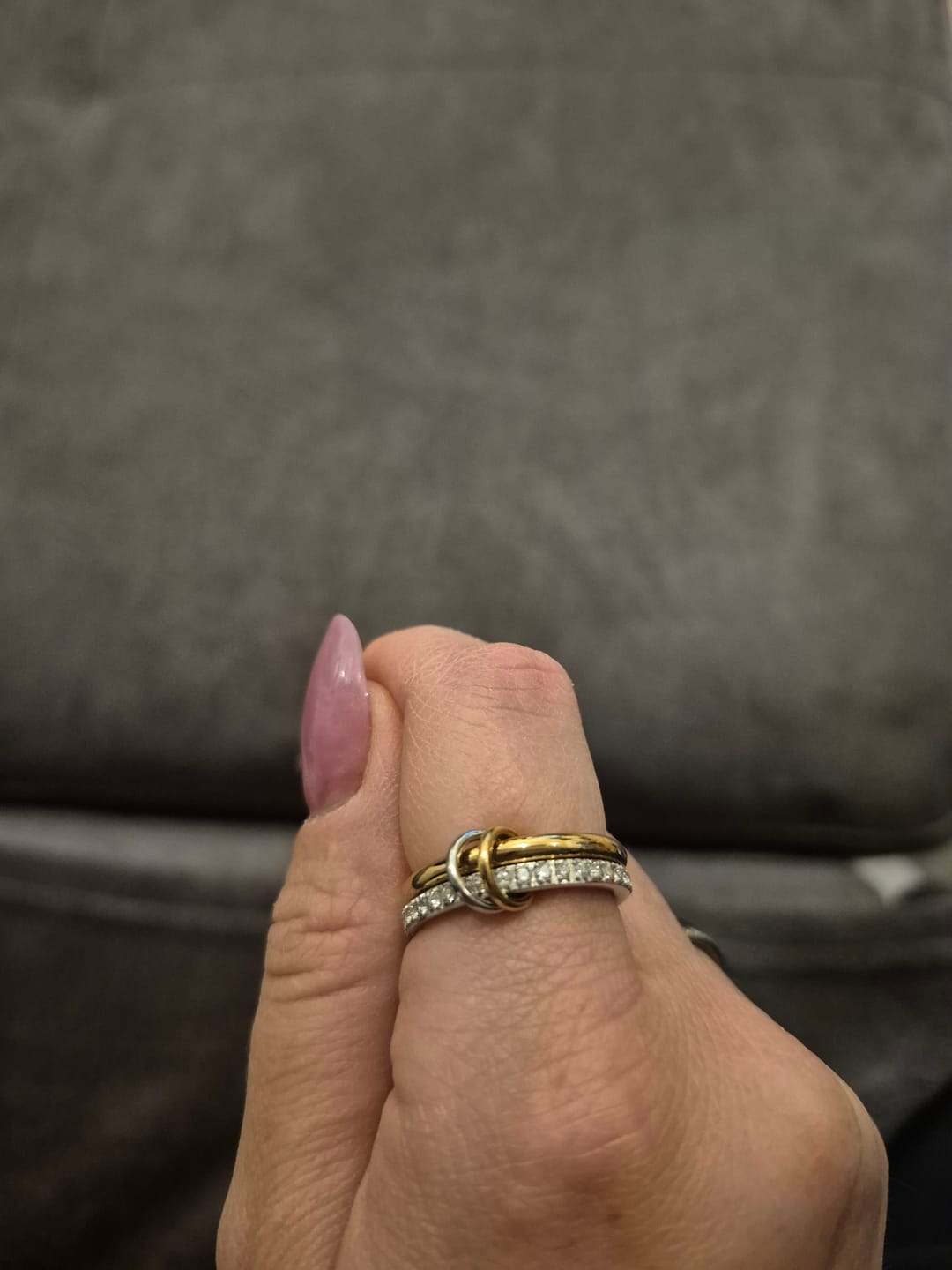 Customer photo review of Pave Bi-Color Infinity Flow Ring 14K Vergoldet