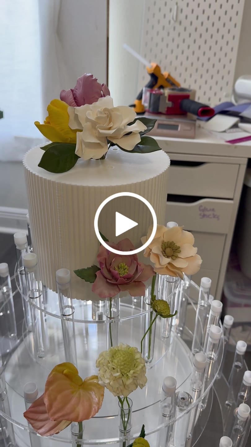 Customer video review of OUTLET P77 - 7" x 6" Round Reeded Cake Separator - White - Misprint