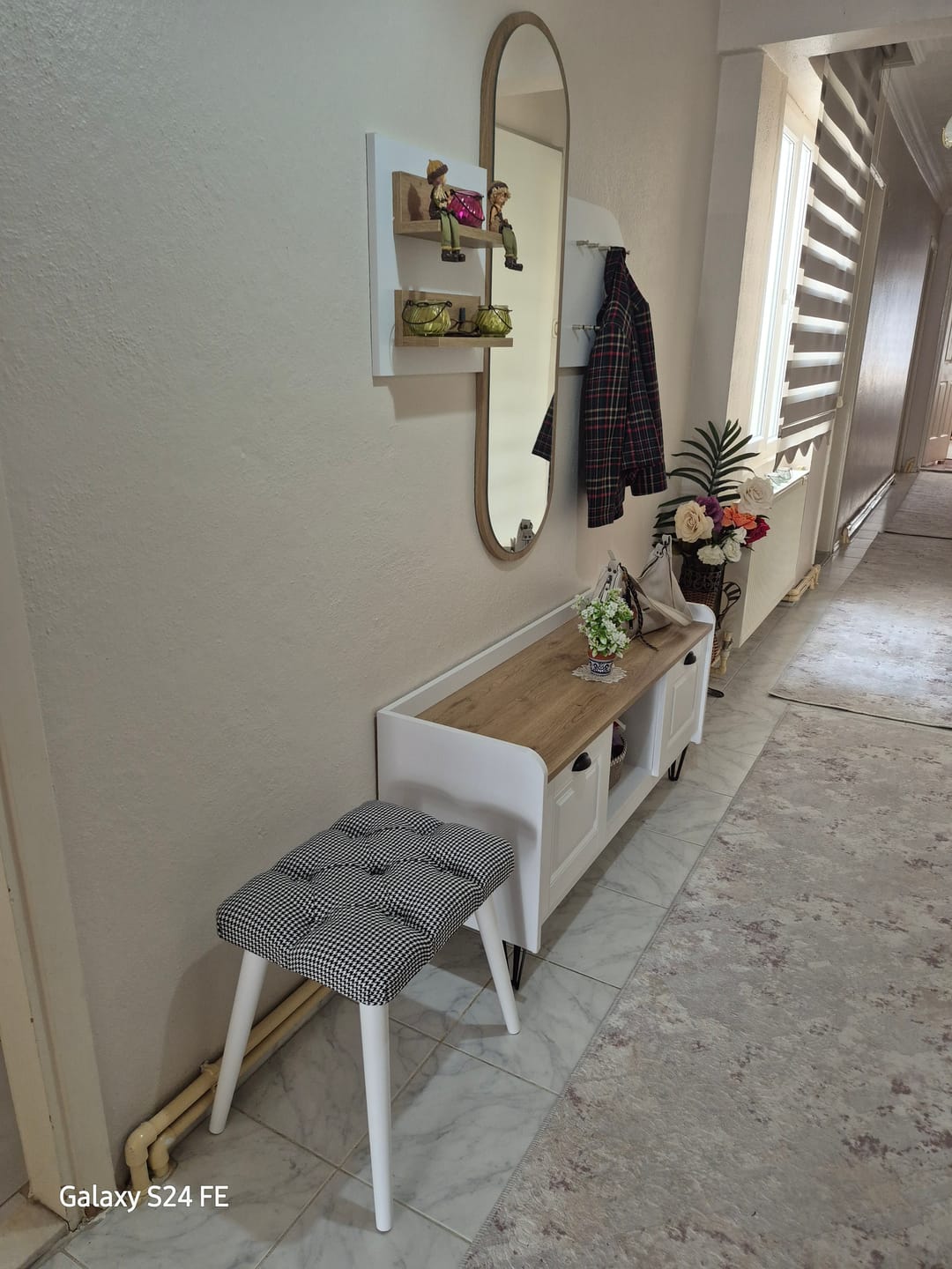 Customer photo review of Rani BM101 Puf Ahşap Ayaklı Tabure Siyah - Beyaz Kazayağı Desenli