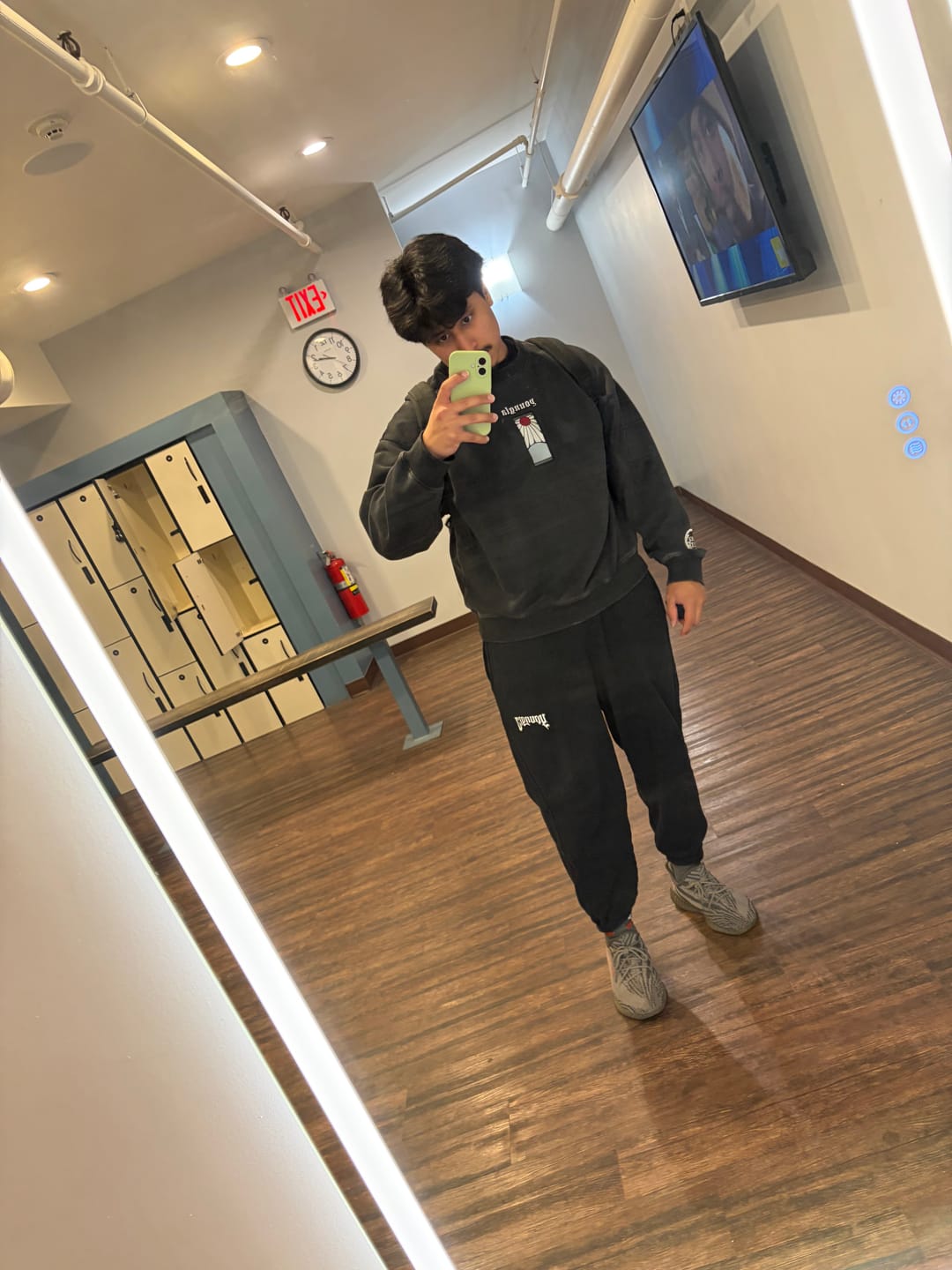Customer photo review of 5196 - Demon Slayer: Kimetsu no Yaiba - Crewnecks