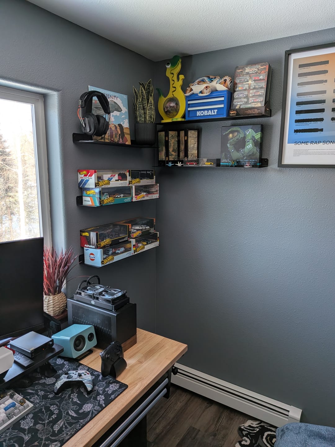Customer photo review of Modern Metal Floating Shelf - Minimalist Wall Storage & Display