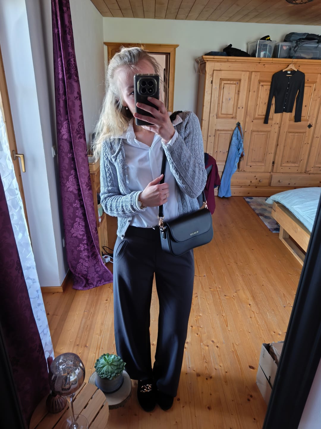 Customer photo review of CHLOIE - BLACK