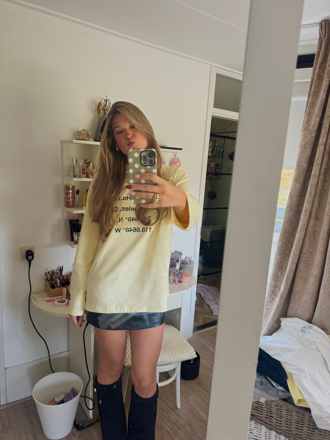 Customer photo review of VINTAGE LOGO LONGSLEEVE T-SHIRT BUTTER YELLOW