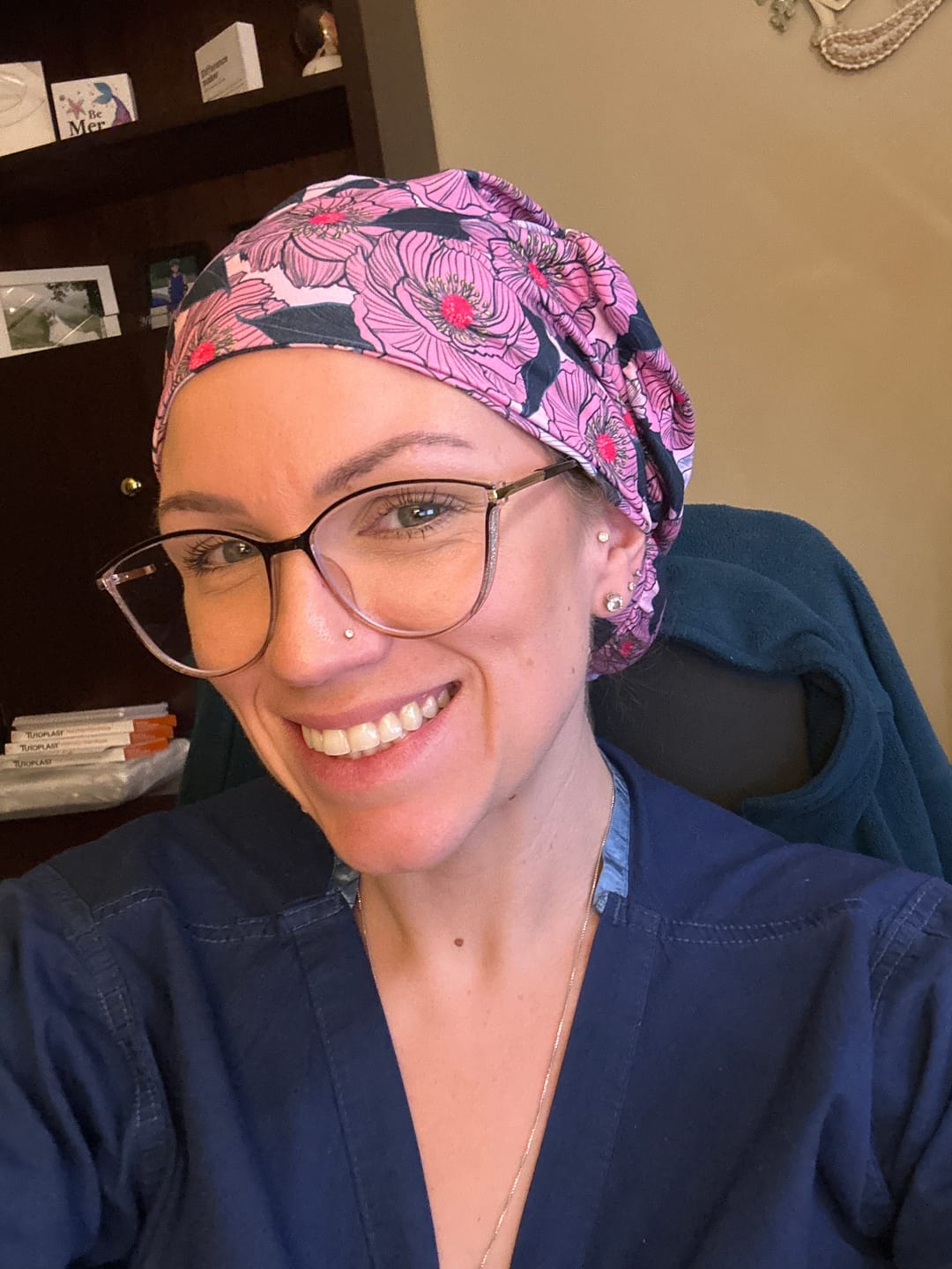 Customer photo review of DuoStyle Scrub Hat - Magenta Floral