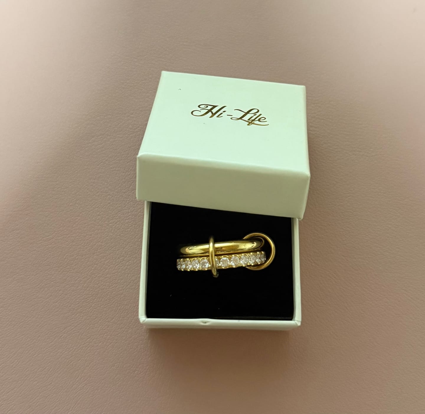 Customer photo review of Pave Infinity Flow Ring 18K Vergoldet