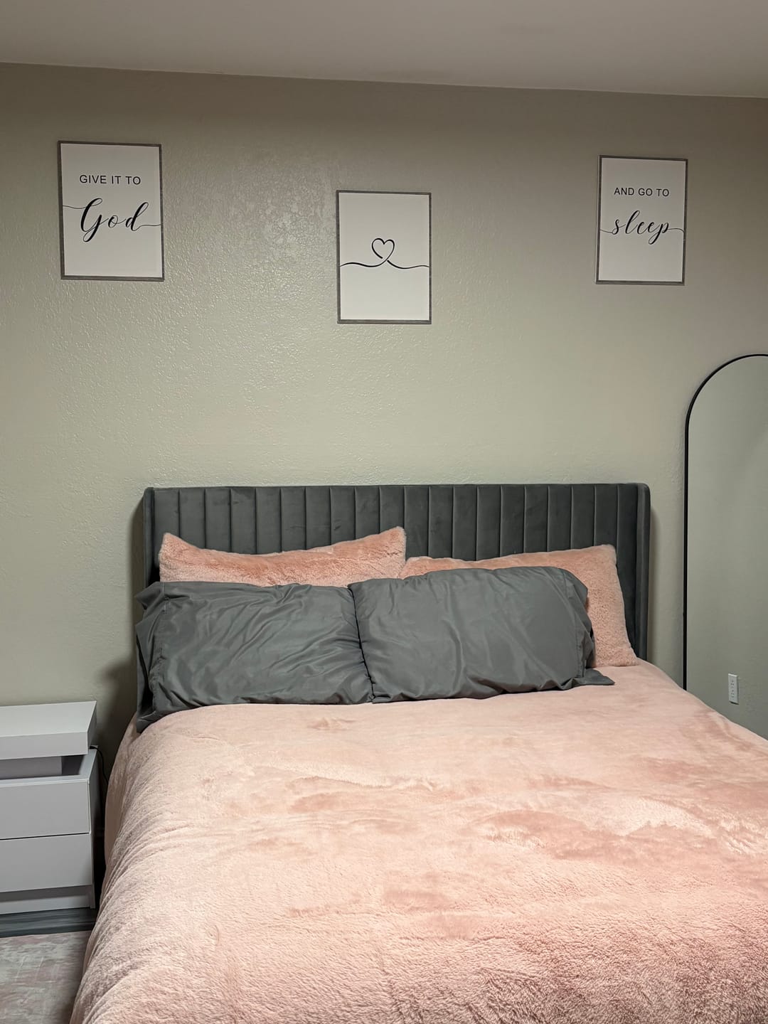 Customer photo review of CYRA Long Velvet Bedding Set