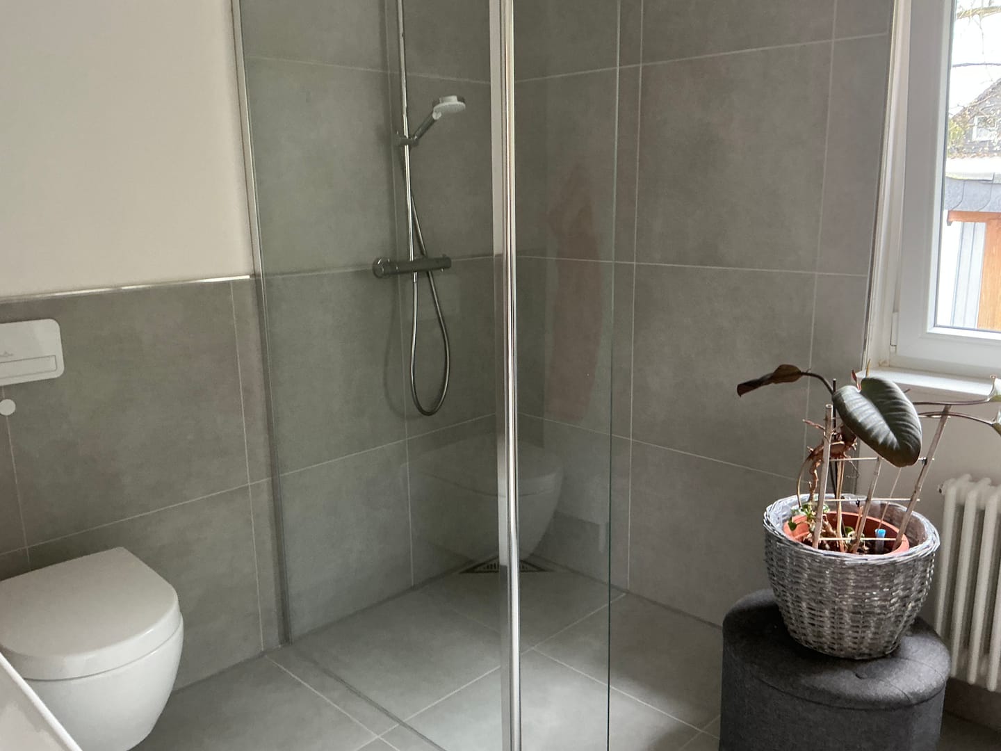 Customer photo review of SONNI Walk In Dusche Duschabtrennung Duschwand Nano Beschichtung Klarglas Mit 30cm schwenkbarer Seitenteil