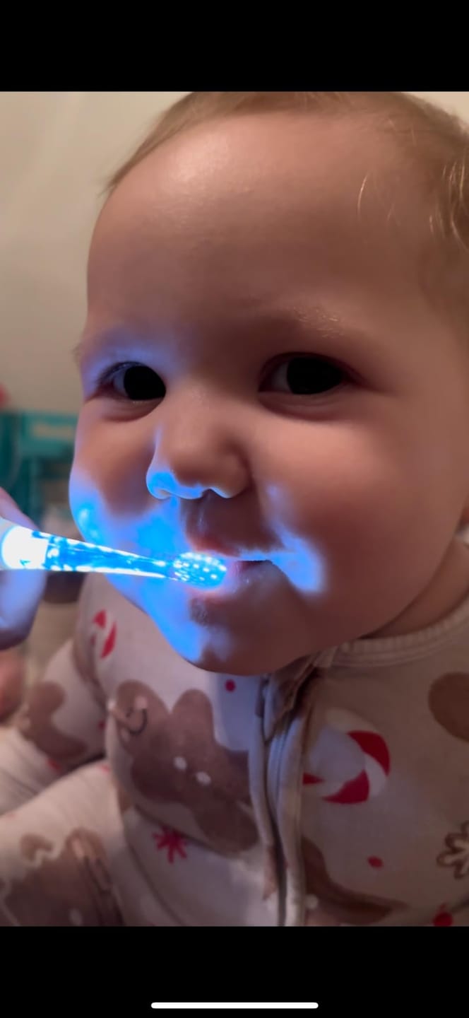 Customer photo review of Jack N Jill Tickle Tooth Sonic Diş Fırçası (0-6 yaş)